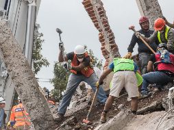 Las labores de rescate luego del sismo no han parado.