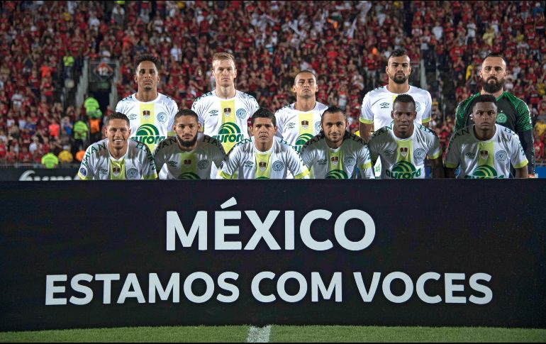 El equipo brasileño expresa su solidaridad con el país, a menos de un año de su accidente aéreo.