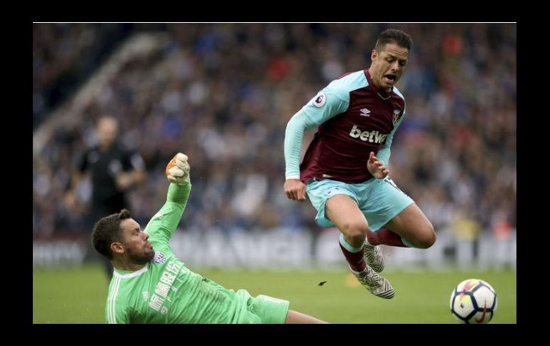 Hernández (D) puso en pie la iniciativa 'Yo X México' junto a Miguel Layún.