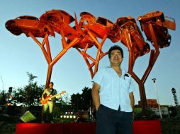 El escultor Jorge Jurado aporta un toque distintivo a la colonia Santa Cecilia de Guadalajara.E. BARRERA  /