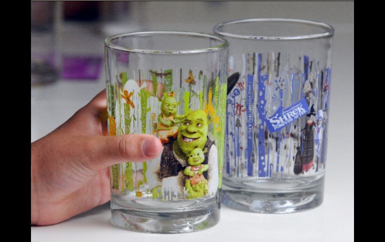 McDonalds ha pedido a sus clientes que dejen inmediatamente de utilizar los vasos. EFE  /