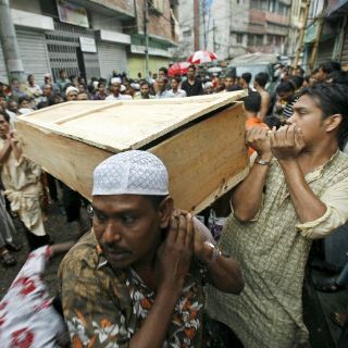 Aumenta a 116 cifra de muertos por incendio en Bangladesh