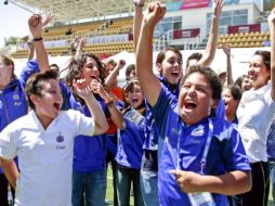 Competidores jaliscienses de tiro con arco festejan sus triunfos en la Olimpiada Nacional. E PACHECO  /
