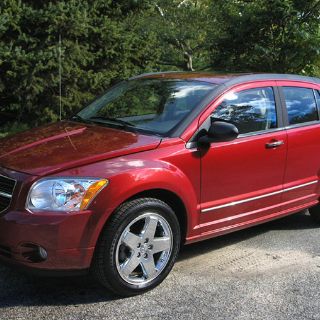 Chrysler llamará a revisión a Dodge Caliber por problemas con el acelerador
