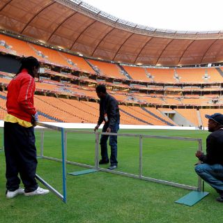 Pequeños detalles para que el Soccer City esté a punto
