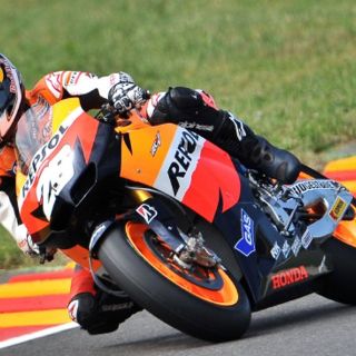 Dani Pedrosa le arrebata la 'pole' a Lorenzo