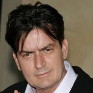 Charlie Sheen cumpliría su condena de servicio comunitario