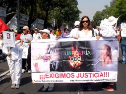 Con una marcha padres de familia y organizaciones civiles conmemoraron el primer aniversario del incendio. NTX  /