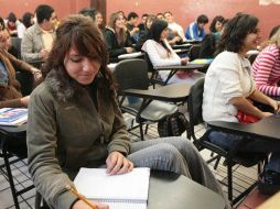 La UdeG realizó la segunda jornada de exámenes de admisión para el sistema de bachillerato en el ciclo 2010B. ARCHIVO  /