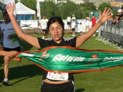 Katya Olivares al momento de cruzal la meta. A. Arzápalo  /