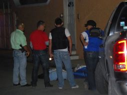 En ambos lugares personal del Instituto Jalisciense de Ciencias Forenses realizó levantamiento de indicios. M. PATIÑO  /