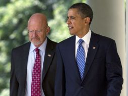 El presidente estadounidense Barack Obama (derecha) acompañado de James Clapper, en la Casa Blanca. AP  /