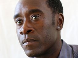 Cheadle protagonizó en 2004 la película 'Hotel Ruanda'. ESPECIAL  /