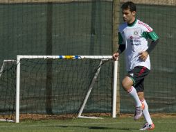 Rafael Márquez trota alrededor de las canchas del Waterstone College. AFP  /