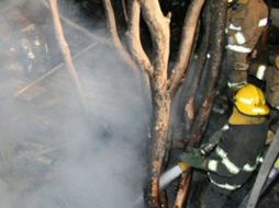 Los Bomberos de Zapopan controlaron el fuego. ARCHIVO  /