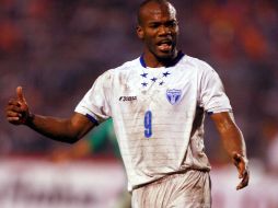 David Suazo sufrió una lesión en el partido entre Honduras y Rumania. MEXSPORT  /