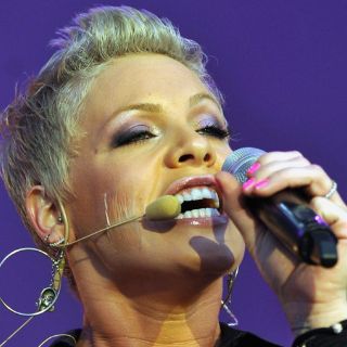 Autobús de la gira de Pink se incendia; no hay heridos