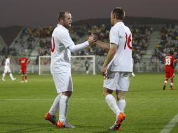 Rooney celebra su gol en el partido que disputó el equipo inglés ante un cuadro local sudafricano. REUTERS  /