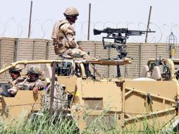 Soldados de la Fuerza Internacional de Asistencia para la Seguridad de la OTAN patrullan en Kandahar. EFE  /