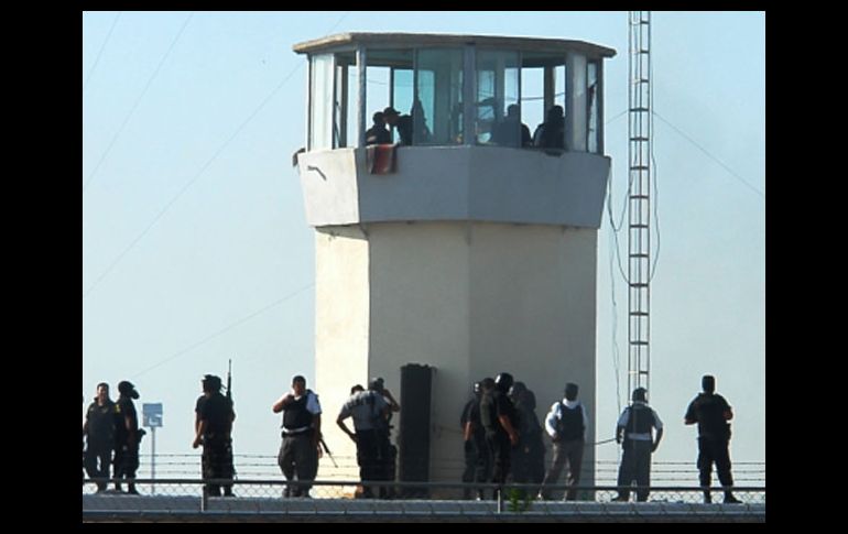 Elementos de todas las corporaciones policiacas resguardan el reclusorio. ARCHIVO  /