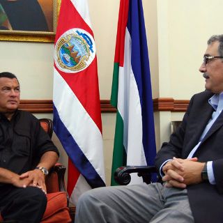 Investigan asignación de escolta a Steven Seagal