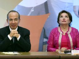 El Presidente Calderón y a la dirigente nacional del SNTE, Elba Esther Gordillo, en la presentación de los lineamientos. EL UNIVERSAL  /