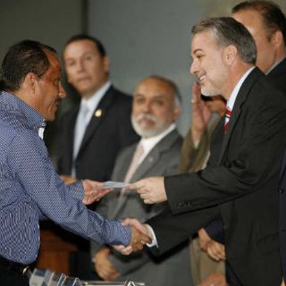 ''Ahorcan'' apoyos a municipios; bajan en 33% recursos del Fondereg