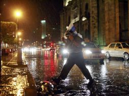 La lluvia de esta noche causó ligeras afectaciones en la ciudad. E. PACHECO  /
