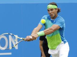 El tenista español Rafael Nadal comenzó con el pie derecho su participación en Londres. REUTERS  /