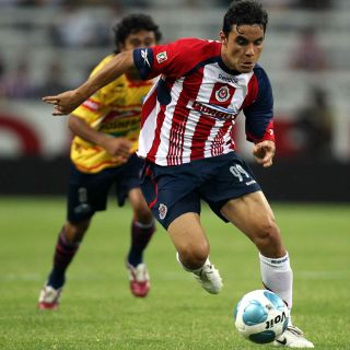 Omar Bravo está cerca de quedarse con Chivas