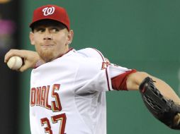 Stephen Strasburg tuvo un debut deslumbrante con los Nacionales de Washington al abanicar a 14 enemigos el martes. REUTERS  /