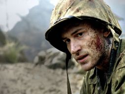 Los londinenses utilizan los uniformes de la Segunda Guerra Mundial para dirigirse a los refugios de la época. NTX  /