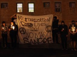 En El Paso, Texas, algunas personas realizaron una vigilia en honor del menor asesinado por un agente de EU. AP  /