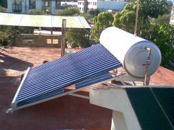 En el mercado hay distintos tamaños de calefactores solares. ESPECIAL  /