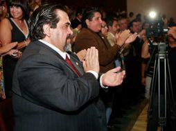El rector general Marco Antonio Cortés Guardado aplaude el respaldo que recibió de los legisladores. A. GARCÍA  /