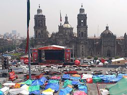 La mitad de la plaza del Zócalo se encuentra tomada por manifestantes. EFE  /