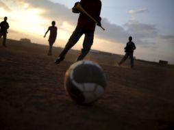 La inversión que ha realizado Sudáfrica para efectuar el Mundial de Futbol, de 2006 a 2010 asciende a 47 mil 520 MDD. EFE  /