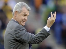 Javier Aguirre señala que tuvieron varias oportunidades para marcar pero las desaprovecharon. AP  /