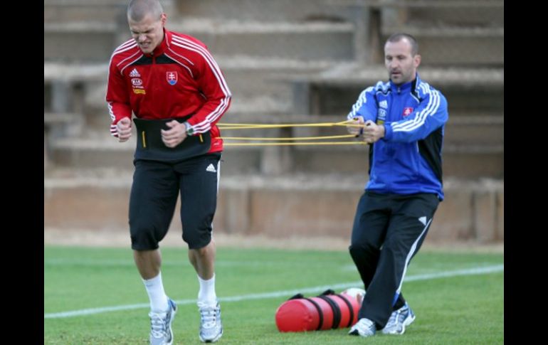 Skrtel ya se entrenó con normalidad con Eslovaquia. EFE  /