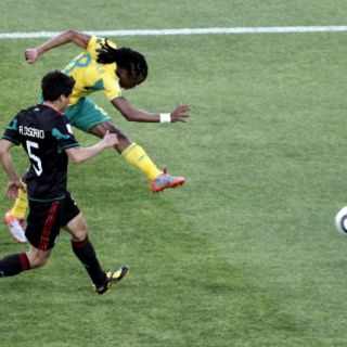 Tshabalala se convierte en figura