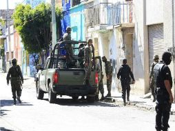 Unidades de la Armada de México, del Ejército y de las corporaciones estatales investigan si existen más muertos. ARCHIVO  /