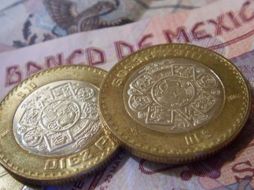 El peso mexicano se apreció este viernes al  cerrar en 12.83 por dólar. ARCHIVO  /