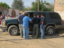 El fallecido quedó muerto en el interior de su camioneta. Peritos relializaron levantamiento de indicios. O. RUVALCABA  /