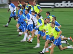 Jugadores ingleses entrenaron ayer en el estadio de Rustenburgo. REUTERS  /