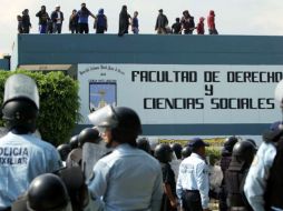 Policías estatales establecieron el orden dejando como saldo más de 30 detenidos y una persona lesionada por arma de fuego. NTX  /