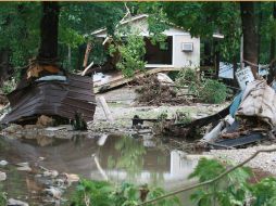 • Una casa muestra los daños ocasionados por el Río Little Missouri, en el Área Recreativa Albert Pike. AP  /
