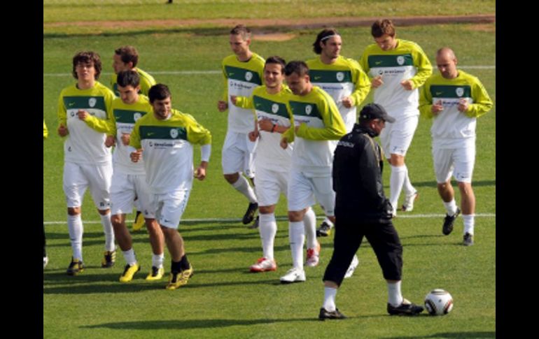 La Selección de Eslovenia se prepara para su encuentro de mañana contra Argelia. EFE  /