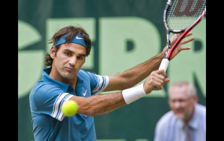 Roger Federer se disputará el título ante Lleyton Hewitt en Halle. AP  /