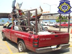 En el despliegue, también incautaron una camioneta que traía varias partes de autos de dudosa procedencia. ESPECIAL  /