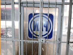 Así quedó la entrada a la sede municipal del PAN en Culiacán. Ya son varias las agresiones contra ese instituto político. EL UNIVERSAL  /